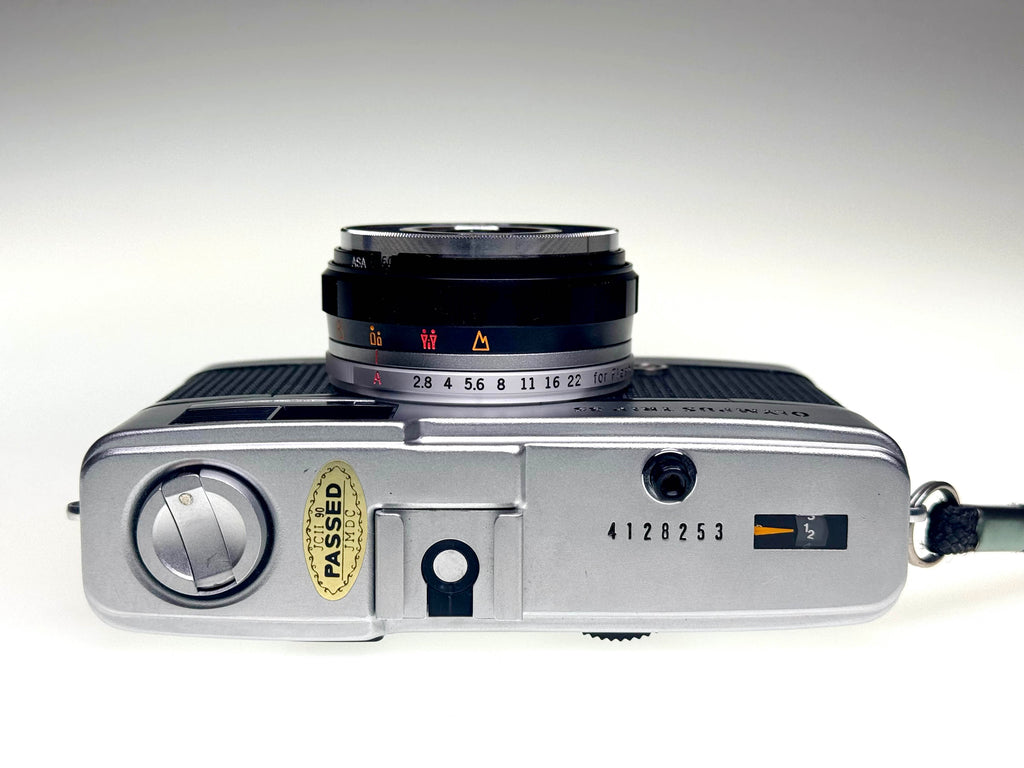 Vintage Olympus Trip 35 Film Photographers kit with Flash, Case and Kodak Film (Exc)