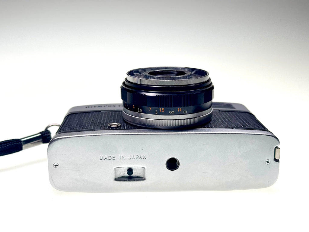 Vintage Olympus Trip 35 Film Photographers kit with Flash, Case and Kodak Film (Exc)