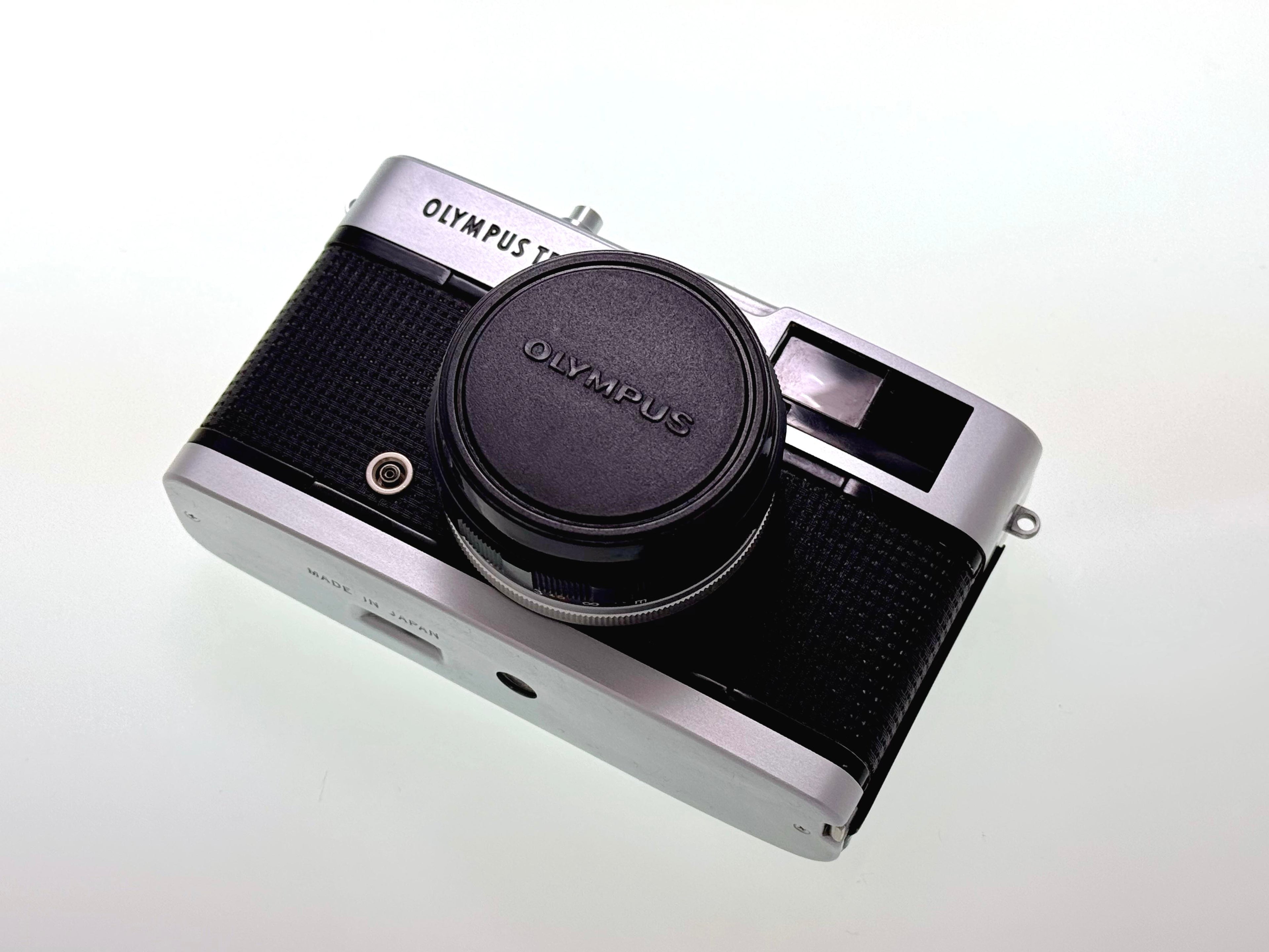 Vintage Chrome Button Olympus Trip 35. (Exc)