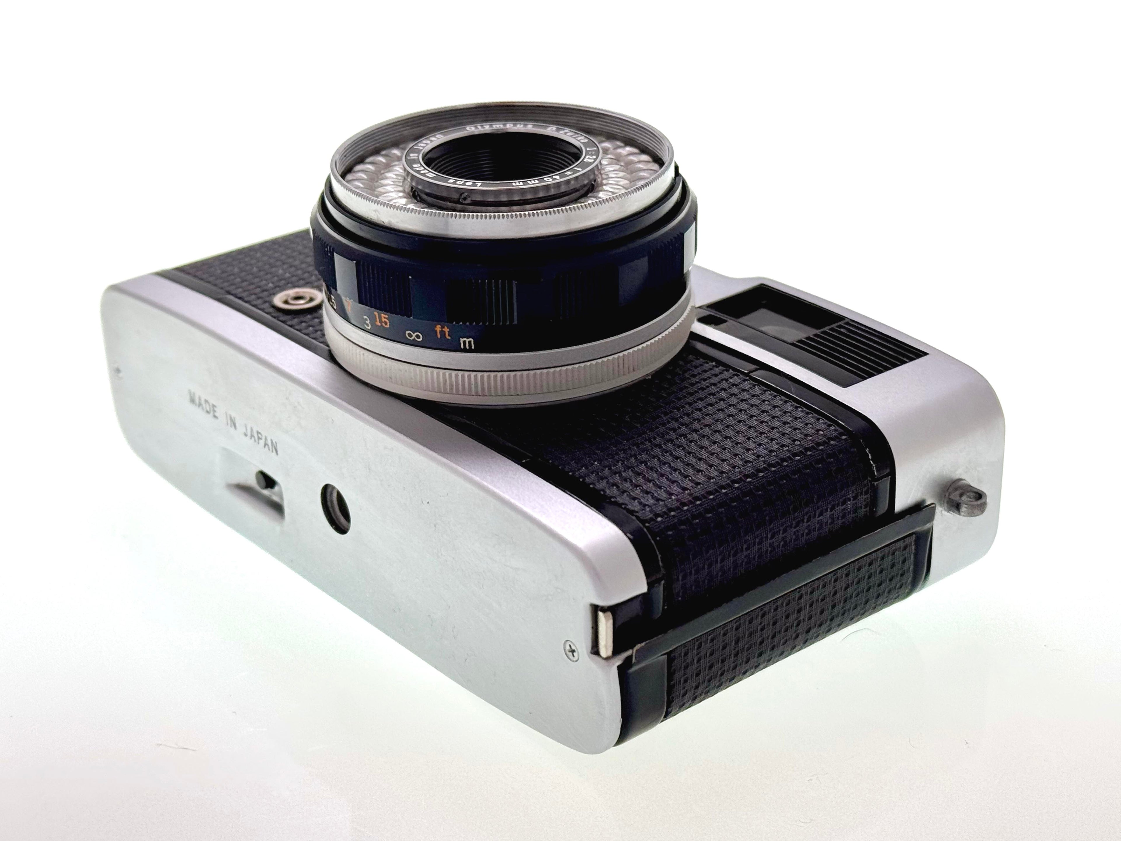 Vintage Chrome Button Olympus Trip 35. (Exc)