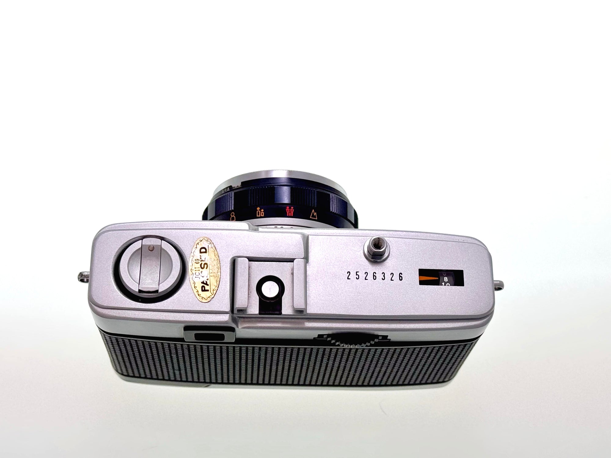 Vintage Chrome Button Olympus Trip 35. (Exc)
