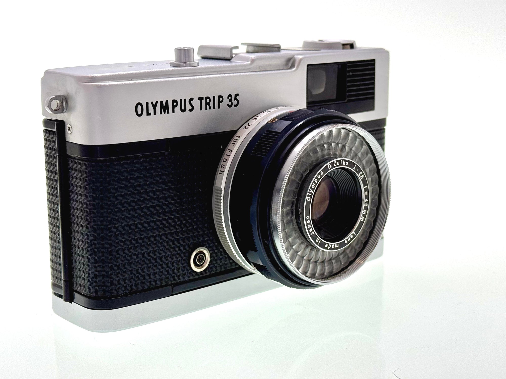 Vintage Chrome Button Olympus Trip 35. (Exc)