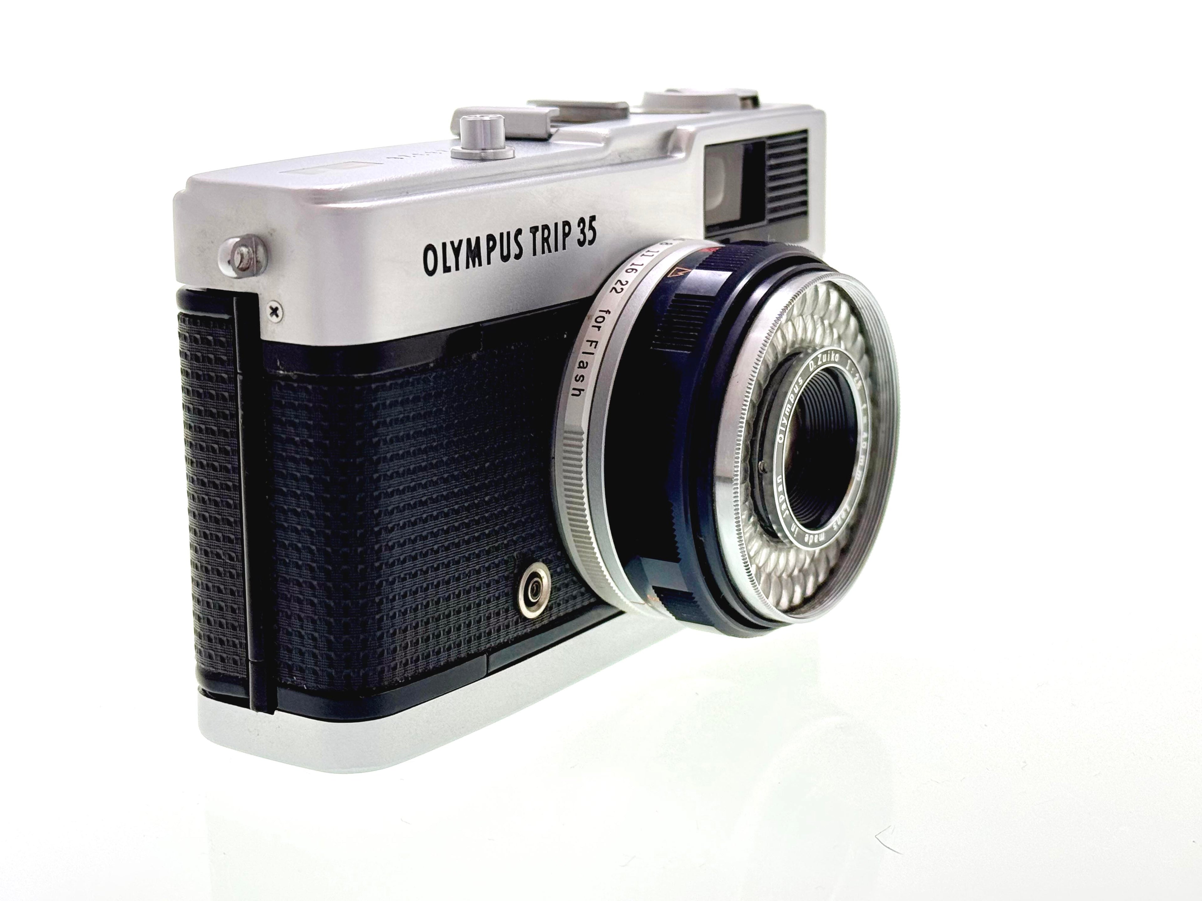 Vintage Chrome Button Olympus Trip 35. (Exc)