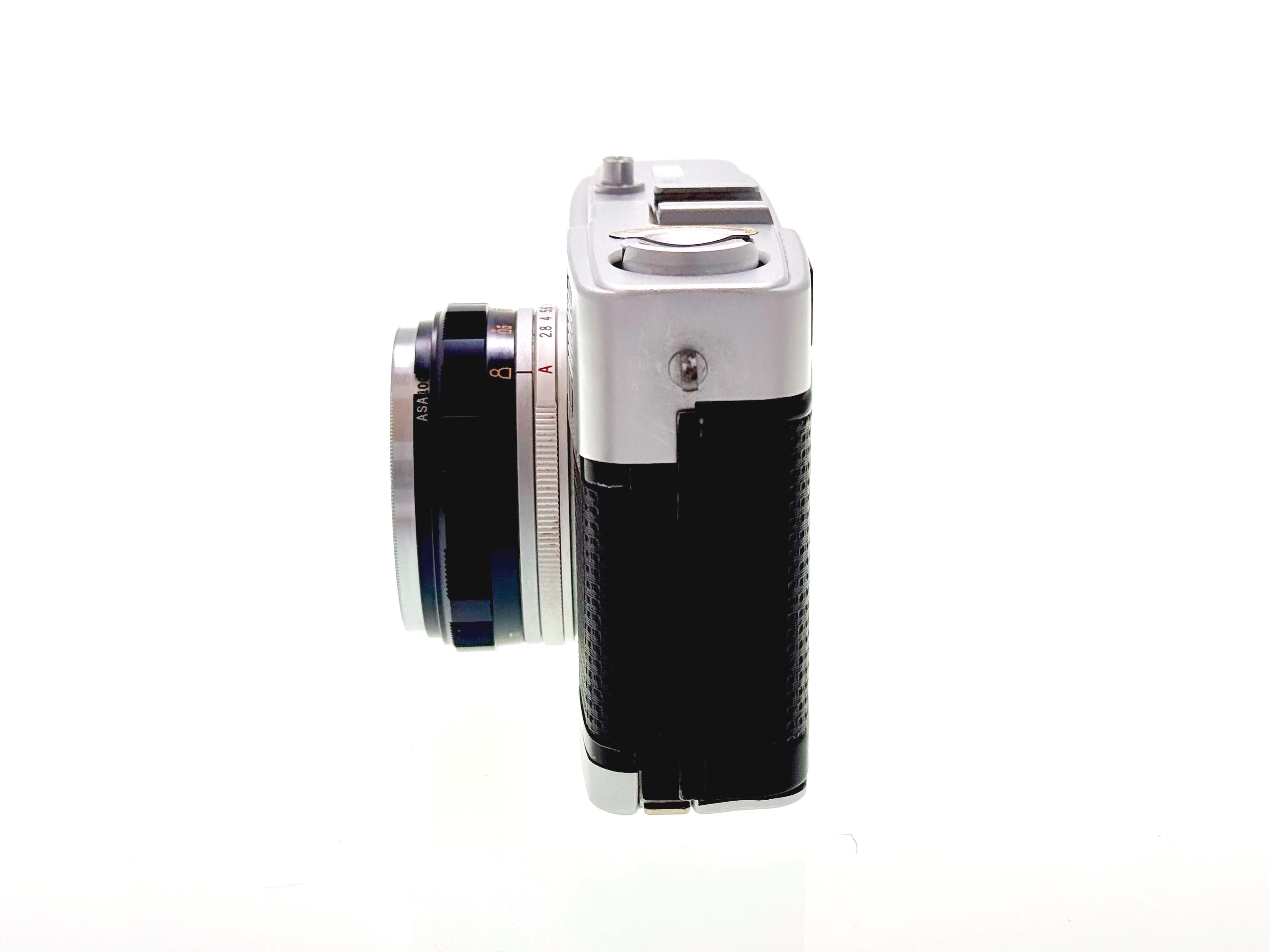 Vintage Chrome Button Olympus Trip 35. (Exc)