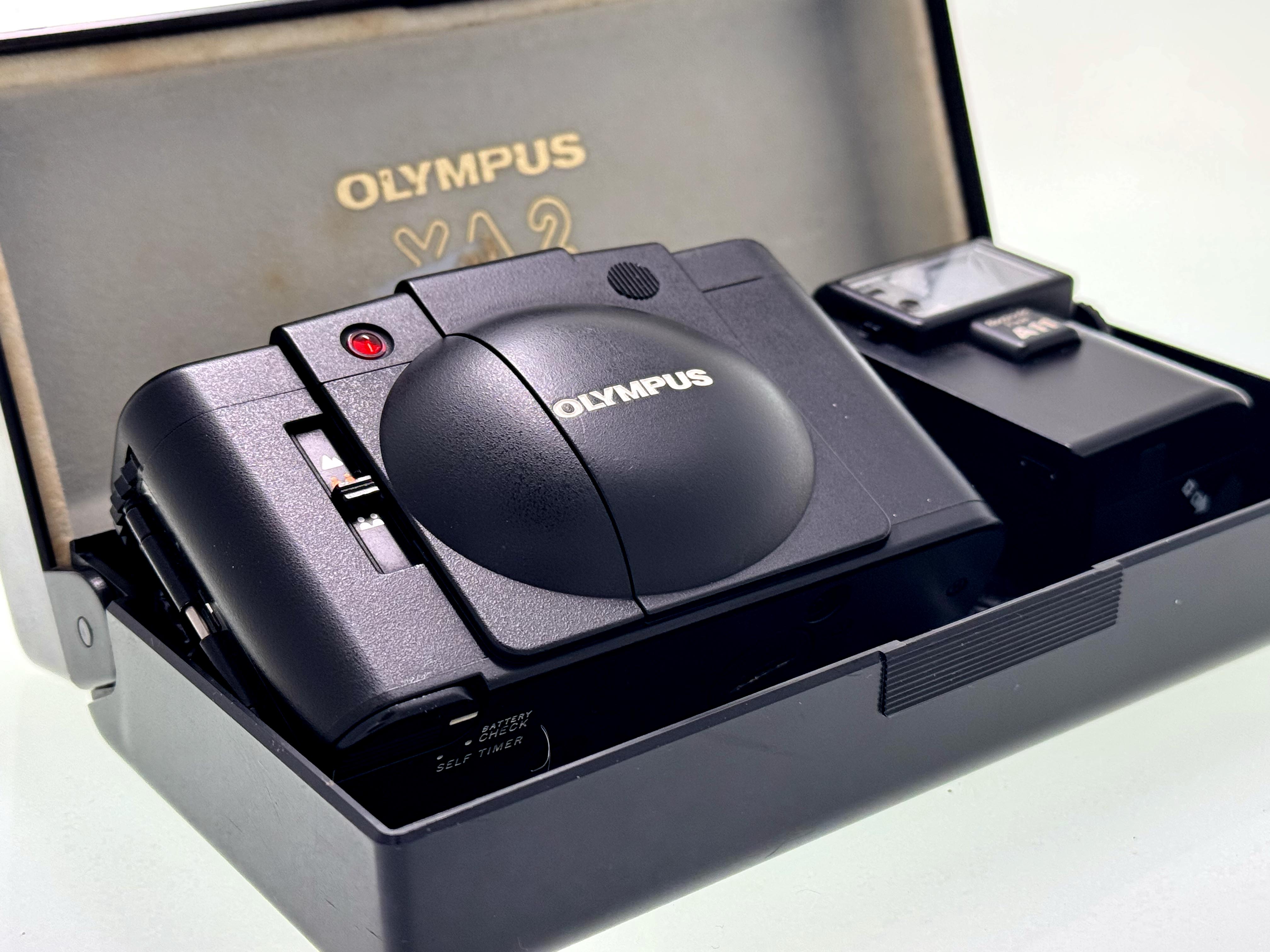 Vintage Olympus XA2 Kit with A11 Flash (Exc)