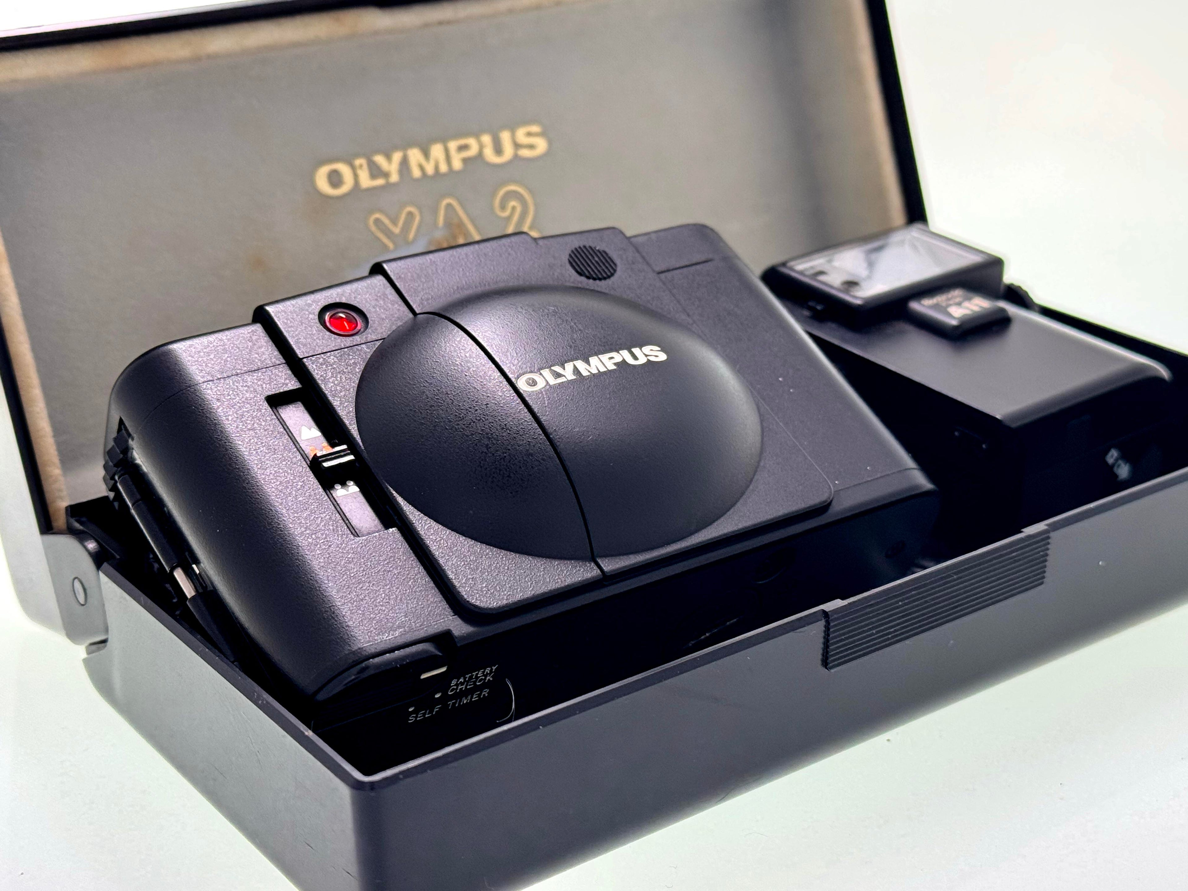 Vintage Olympus XA2 Kit with A11 Flash  (Exc)