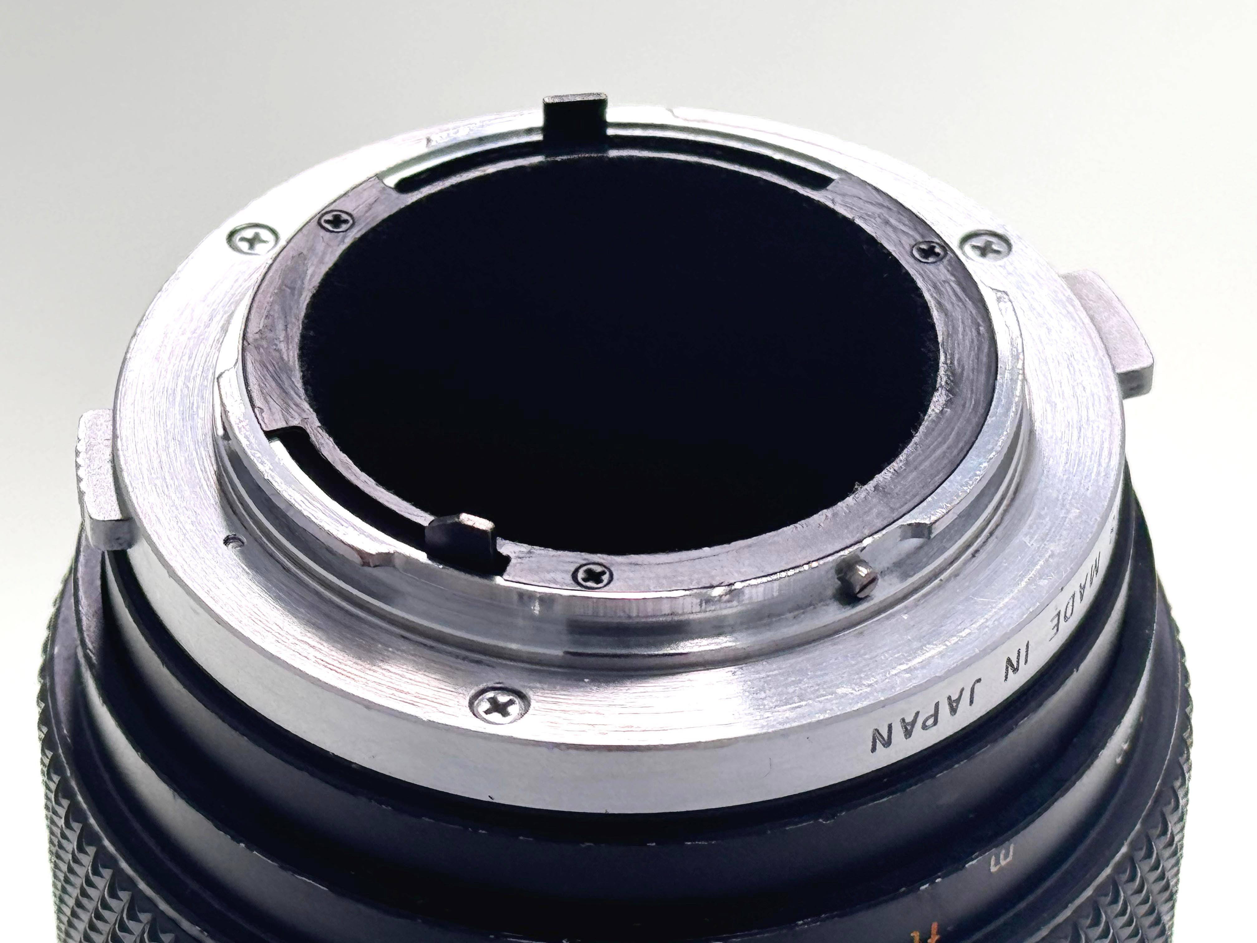 Vintage Olympus Zuiko 180mm F2.8 Lens. (Gd)