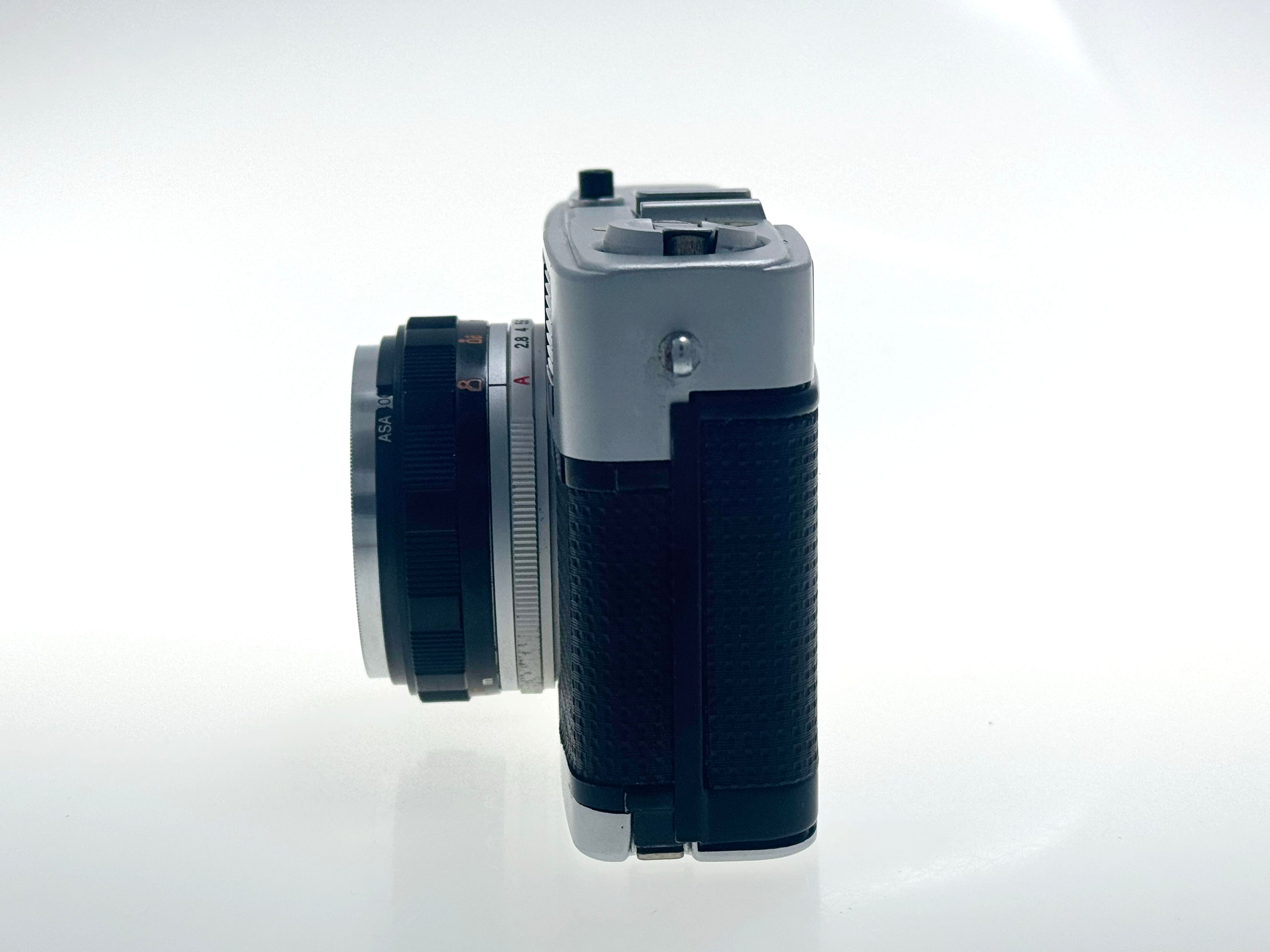 Vintage Olympus Trip 35 - Iconic Camera. (Gd)