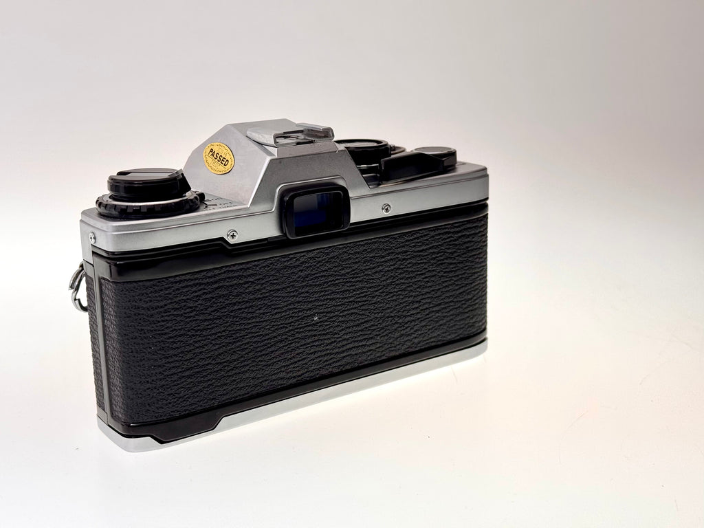 Vintage Olympus OM10 with Hoya HMC 28mm F2.8 Lens (Vg)