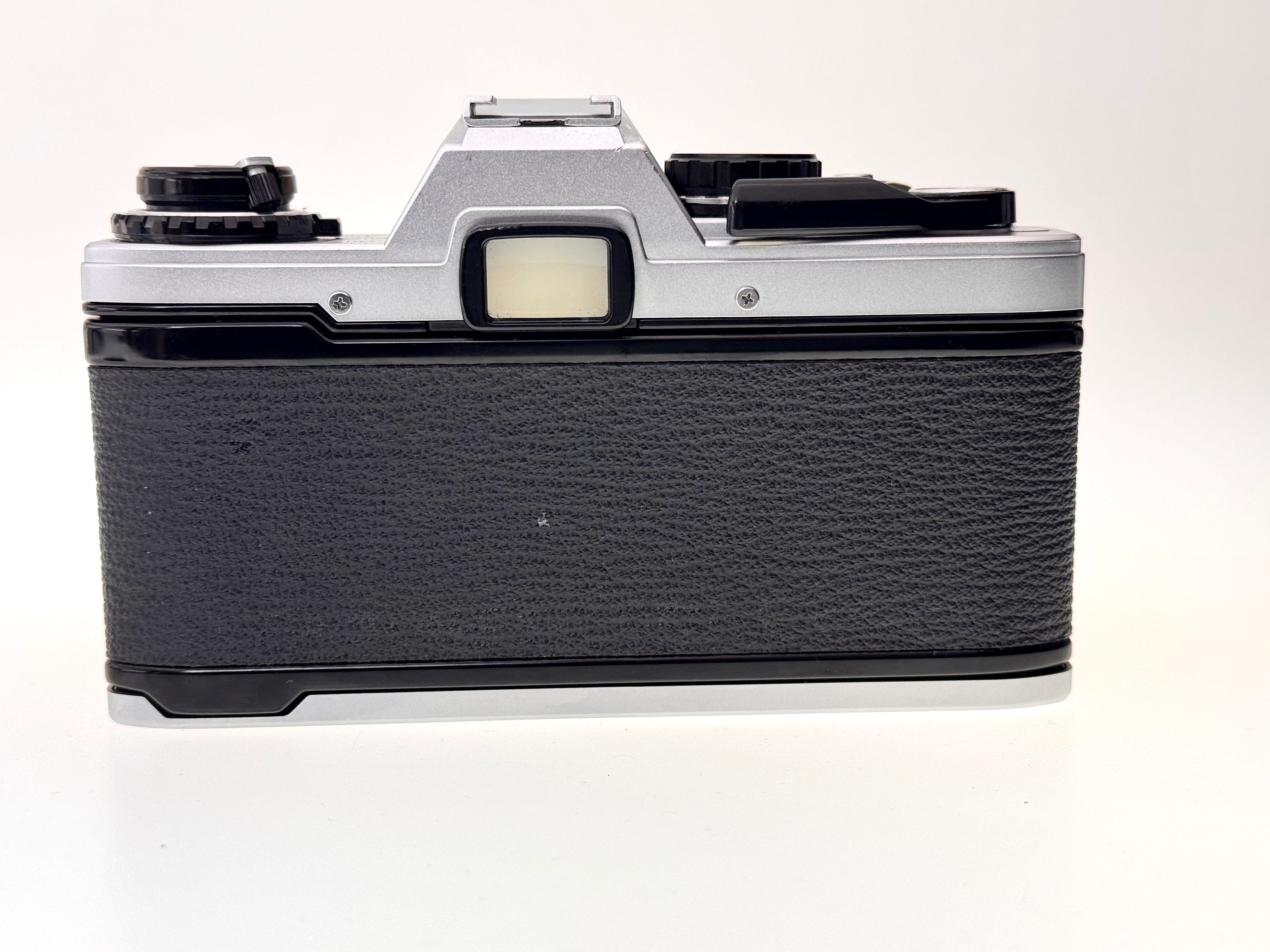 Vintage Olympus OM10 with Hoya HMC 28mm F2.8 Lens (Vg)