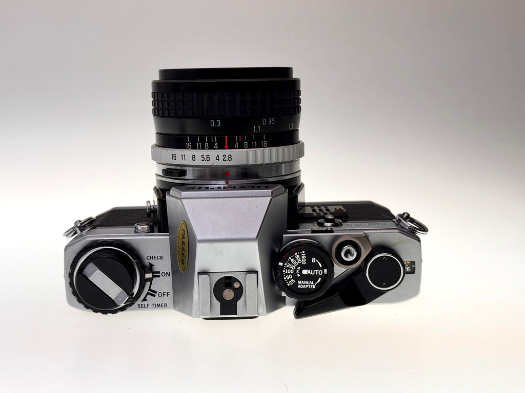 Vintage Olympus OM10 with Hoya HMC 28mm F2.8 Lens (Vg)
