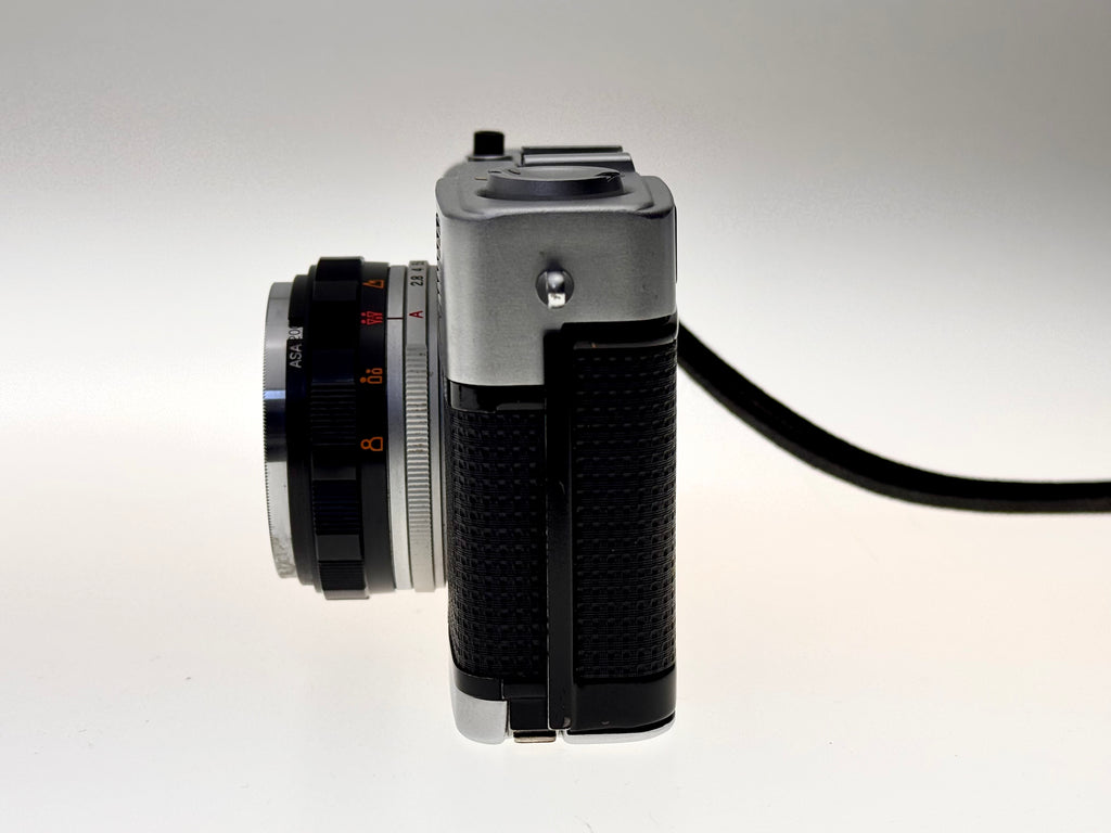 Vintage Olympus Trip 35 - The Ultimate Retro Travel Companion (VG)