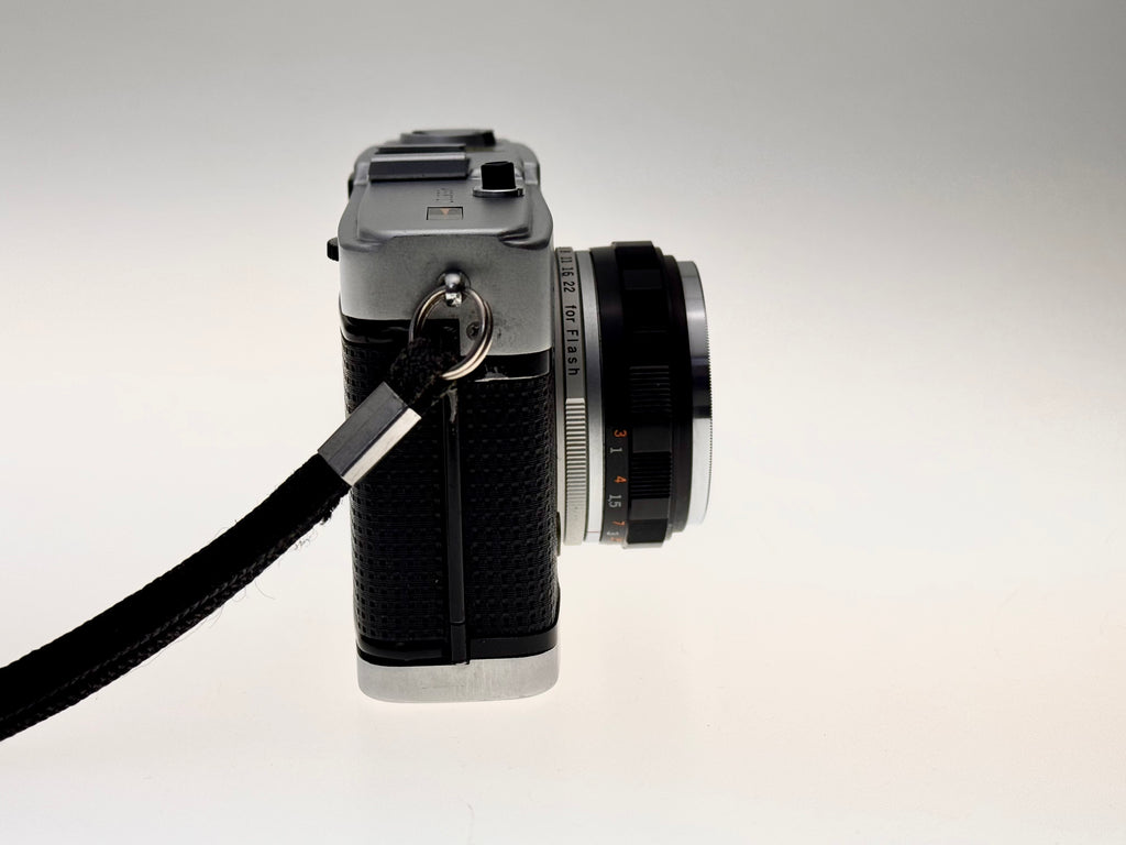 Vintage Olympus Trip 35 - The Ultimate Retro Travel Companion (VG)