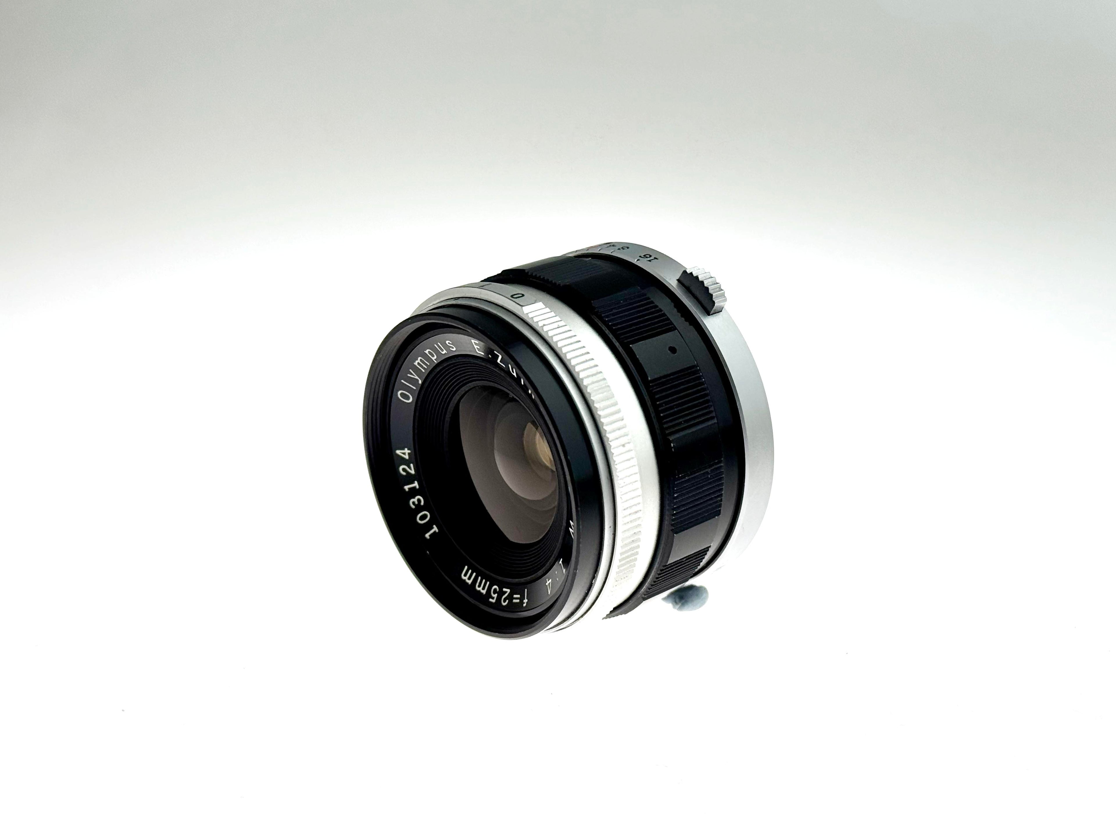 Olympus E.Zuiko 25mm F4 Pen wide angle lens (Exc)